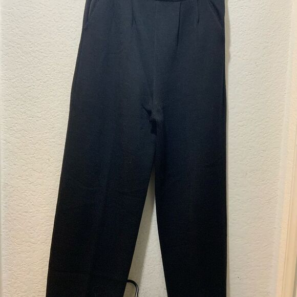 St. John’s Marie Gray, cropped black zipper jacket gold detail & matching pants - Picture 7 of 14